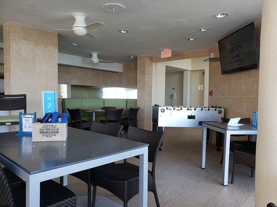 Blue Mojito Pool Bar & Grill